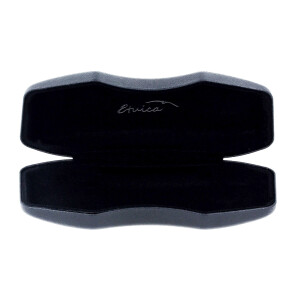 Schlichtes Hartschalenetui mit eleganter Aufschrift...