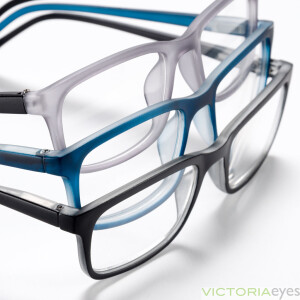 Kunststofflesehilfe OSCAR mit Federscharnier und inkl. Einstecketui in vers. Farben blau +1,50 dpt