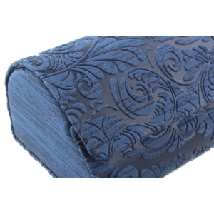 Edles Hartschalen-Etui LEYLA mit schicker Ornamentprägung und Magnetverschluss in Dunkelblau
