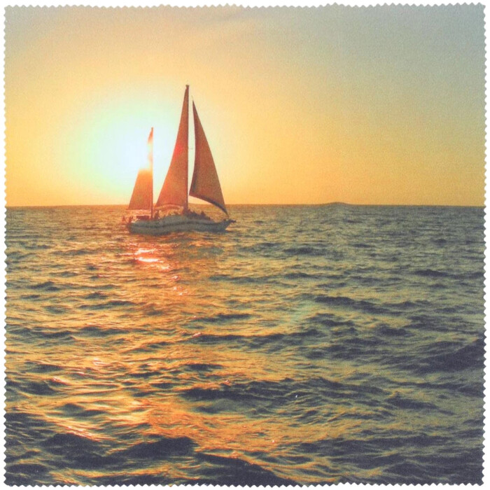 Segelboot im Sonnenuntergang